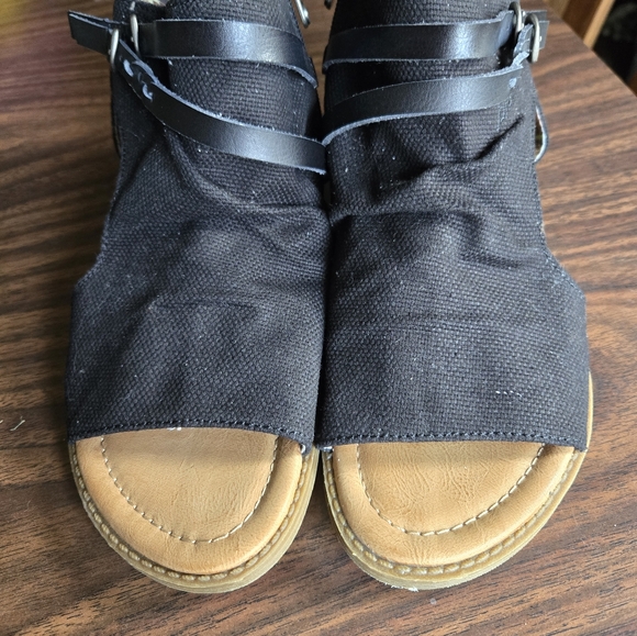 Blowfish black sandles - Picture 3 of 6